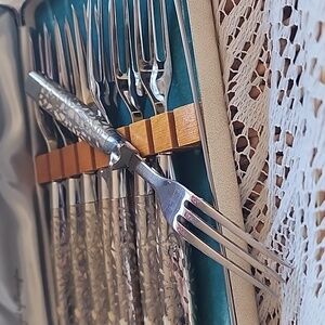 Vintage Carvel Hall Fine Cutlery Set Of 8 Dessert/Salad Forks Original Case